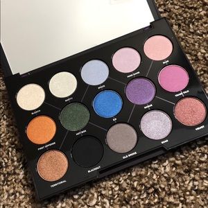 Urban Decay Distortion Eyeshadow Palette